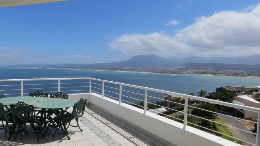 5 Bedroom Property for Sale in Mountainside Western Cape